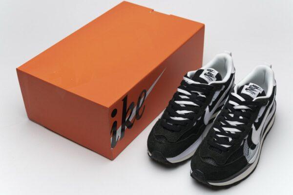 CI9928-001 Sacai x Nike Pegasua Vaporfly Black White - Image 2