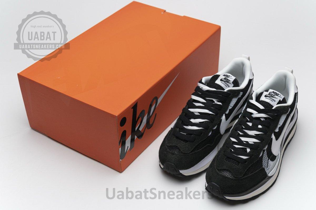 CI9928-001 Sacai x Nike Pegasua Vaporfly Black White - Image 2