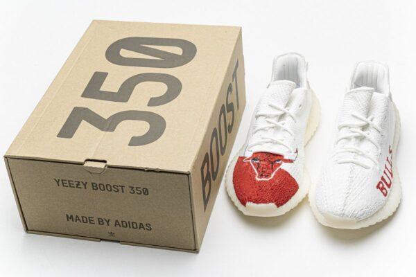Chicago Bulls x Yeezy Boost 350 V2 - Image 3