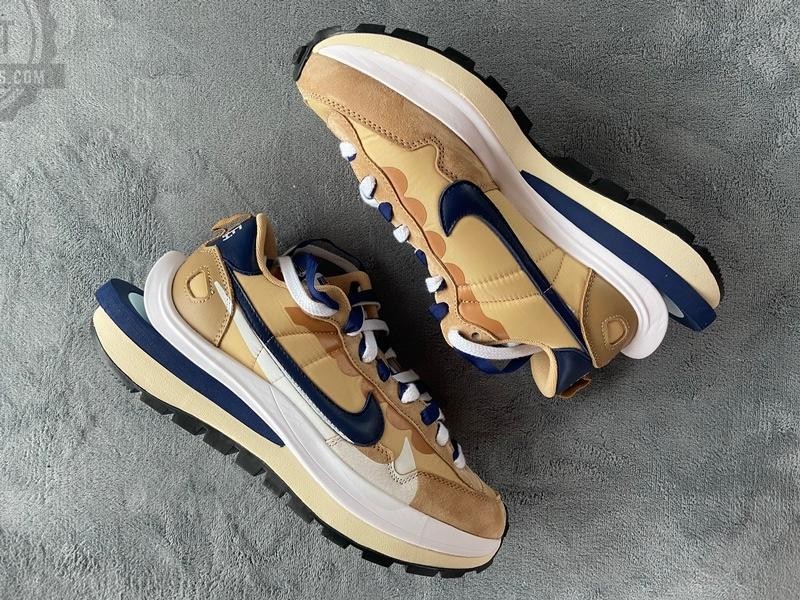 Sacai x Nike VaporWaffle Sesame and Blue Void - Image 3