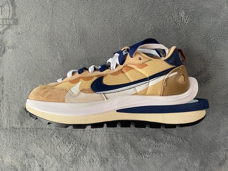 Sacai x Nike VaporWaffle Sesame and Blue Void - Image 5