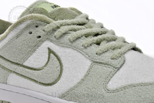 HUF x Nike SB Dunk Low ’Fleece‘’ - Image 3