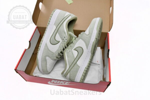 HUF x Nike SB Dunk Low ’Fleece‘’ - Image 4