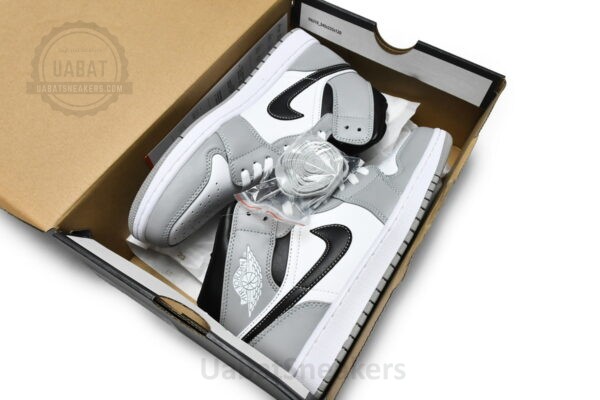 Air Jordan 1 Mid 'Light Smoke Grey' 554724-078 - Image 2